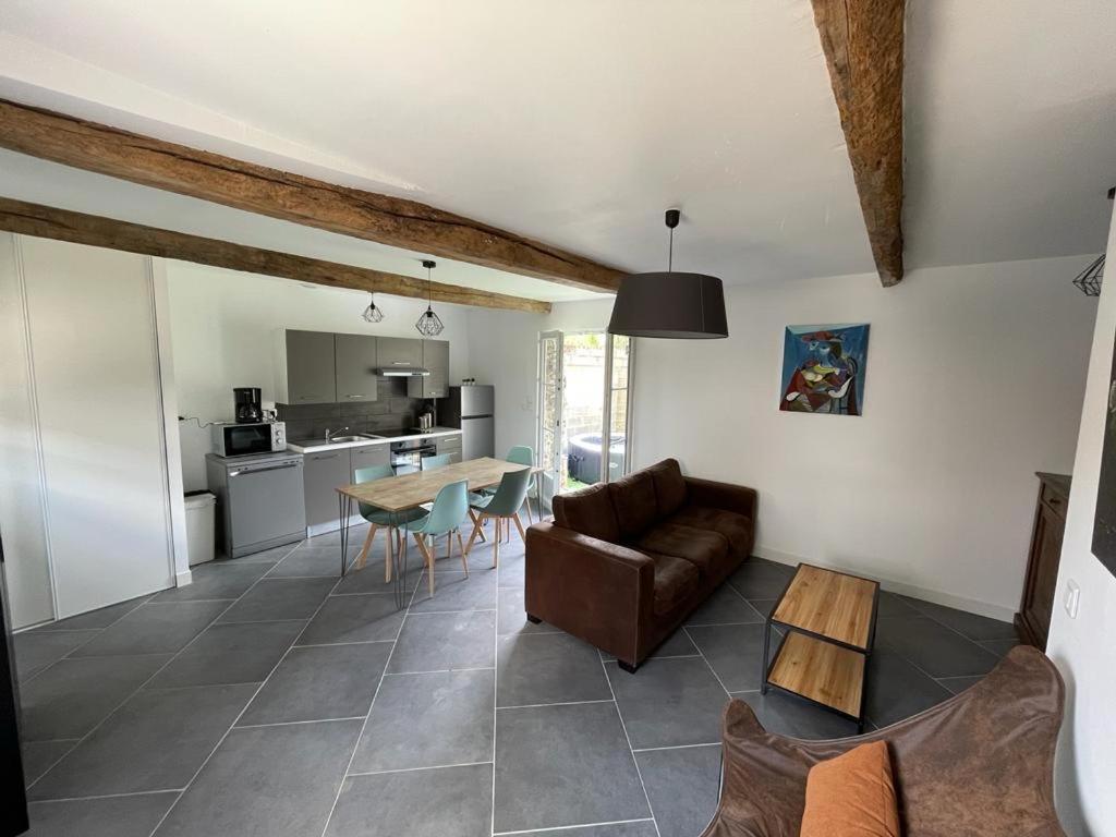 Jolie Maison Avec Jacuzzi 10 Pers, Parc Asterix Holiday home